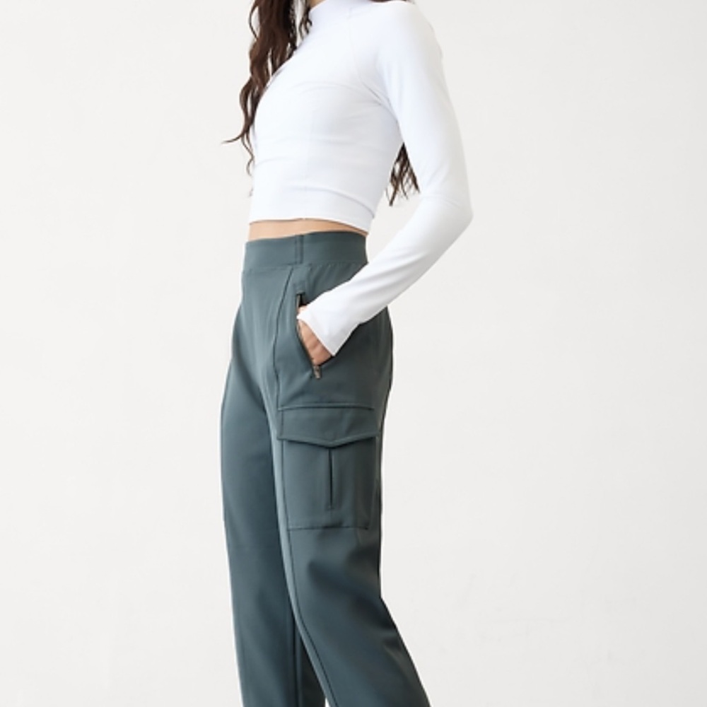 Athleta Endless High Rise Cargo Pants in Eden